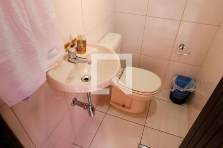 Casa à venda com 220m², 3 quartos e 4 vagasBanheiro de Servico