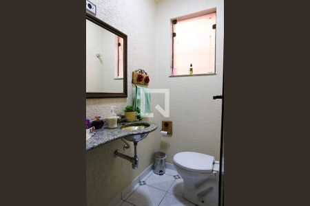 Casa à venda com 220m², 3 quartos e 4 vagasLavabo