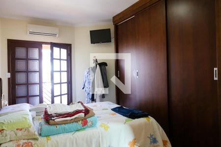 Casa à venda com 220m², 3 quartos e 4 vagasSuite