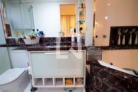 Apartamento à venda com 136m², 4 quartos e 2 vagasBanheiro da Suíte