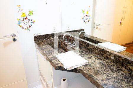 Apartamento à venda com 136m², 4 quartos e 2 vagasBanheiro da Suíte 2