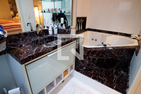 Apartamento à venda com 136m², 4 quartos e 2 vagasBanheiro da Suíte