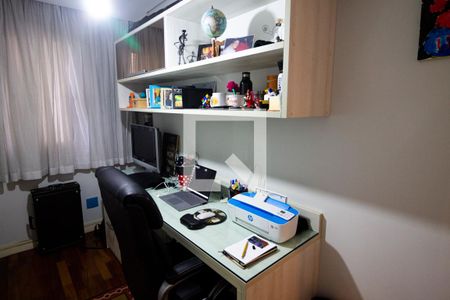 Apartamento à venda com 136m², 4 quartos e 2 vagasEscritório