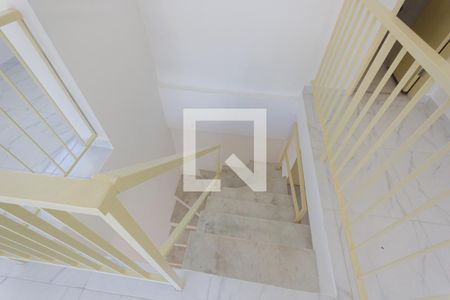 Apartamento à venda com 182m², 2 quartos e 2 vagasEscada