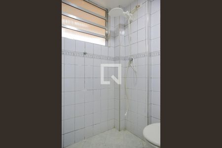 Banheiro de kitnet/studio para alugar com 1 quarto, 30m² em Ponta da Praia, Santos