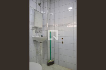 Banheiro de kitnet/studio para alugar com 1 quarto, 30m² em Ponta da Praia, Santos