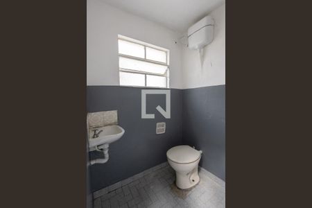 Casa para alugar com 230m², 3 quartos e 1 vaga Casa para alugar com 230m², 3 quartos e 1 vagaBanheiro Social