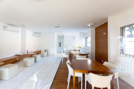 Apartamento à venda com 65m², 2 quartos e sem vagaÁrea comum