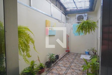 Sacada do Quarto 1 de casa à venda com 3 quartos, 300m² em Jardim Itu, Porto Alegre