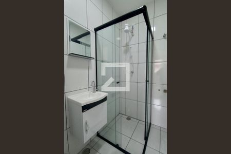 Banheiro de kitnet/studio para alugar com 1 quarto, 22m² em Vila Granada, São Paulo