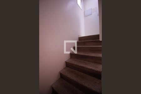 Casa à venda com 84m², 2 quartos e sem vaga Casa à venda com 84m², 2 quartos e sem vagaEscada