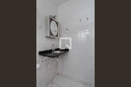 Banheiro de kitnet/studio para alugar com 1 quarto, 26m² em Petrópolis, Porto Alegre