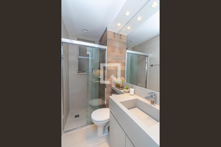 Apartamento à venda com 70m², 2 quartos e 2 vagas Apartamento à venda com 70m², 2 quartos e 2 vagasBanheiro Corredor