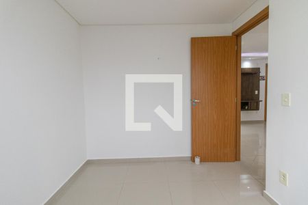 Quarto 2 de apartamento para alugar com 2 quartos, 42m² em Pinheirinho, Curitiba