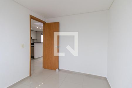 Quarto 1 de apartamento para alugar com 2 quartos, 42m² em Pinheirinho, Curitiba