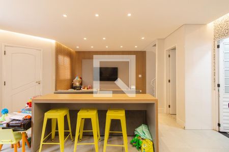 Sala e cozinha de casa de condomínio à venda com 2 quartos, 200m² em Vila Carrão, São Paulo