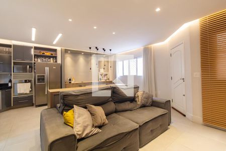 Sala e cozinha de casa de condomínio à venda com 2 quartos, 200m² em Vila Carrão, São Paulo