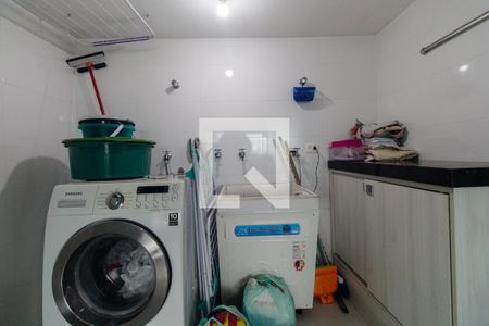 Casa de condomínio à venda com 200m², 2 quartos e 2 vagasÁrea de serviço