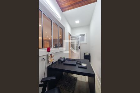 Casa de condomínio à venda com 200m², 2 quartos e 2 vagasEscritório