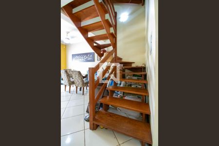 Casa à venda com 137m², 4 quartos e 2 vagasEscada