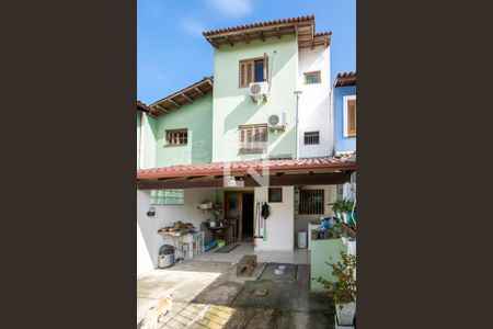 Casa à venda com 137m², 4 quartos e 2 vagasQuintal