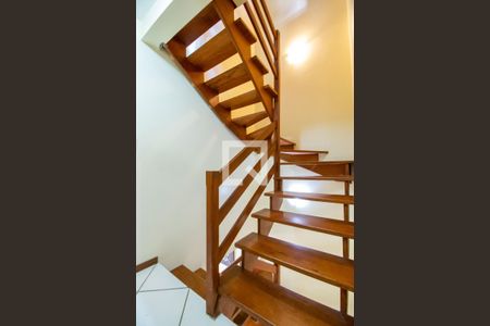 Casa à venda com 137m², 4 quartos e 2 vagasEscada