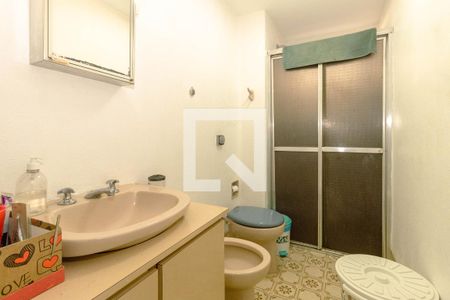 Banheiro de apartamento à venda com 1 quarto, 45m² em Farroupilha, Porto Alegre