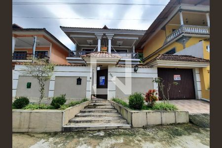 Casa de condomínio para alugar com 210m², 3 quartos e 2 vagasFachada 