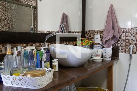 Casa de condomínio para alugar com 210m², 3 quartos e 2 vagasBanheiro da suíte 1 
