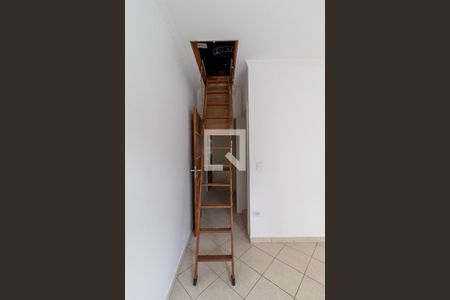 Casa de condomínio à venda com 120m², 3 quartos e 2 vagasSuíte 1 - Escada para o Sotão
