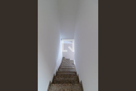 Casa de condomínio à venda com 120m², 3 quartos e 2 vagasEscada