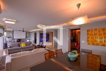 Apartamento à venda com 250m², 3 quartos e 4 vagasSala