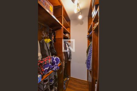 Apartamento à venda com 250m², 3 quartos e 4 vagasCloset