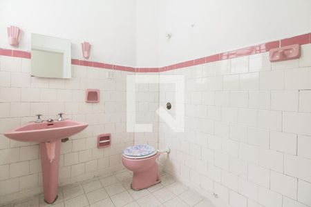 Banheiro  de casa de condomínio para alugar com 1 quarto, 55m² em Parque São Jorge, São Paulo