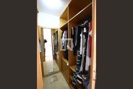 Apartamento à venda com 170m², 3 quartos e 3 vagasCloset da suíte 2