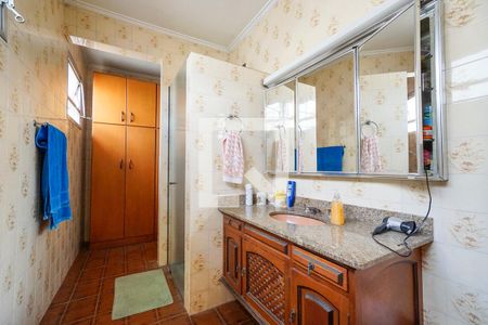 Casa à venda com 242m², 3 quartos e 6 vagasBanheiro da suíte