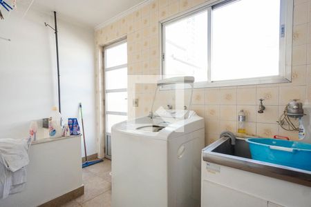 Casa à venda com 242m², 3 quartos e 6 vagasÁrea de serviço