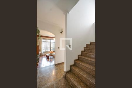 Hall da escada de casa à venda com 3 quartos, 242m² em Guaiaúna, São Paulo