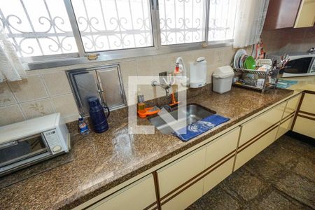 Casa à venda com 242m², 3 quartos e 6 vagasPia