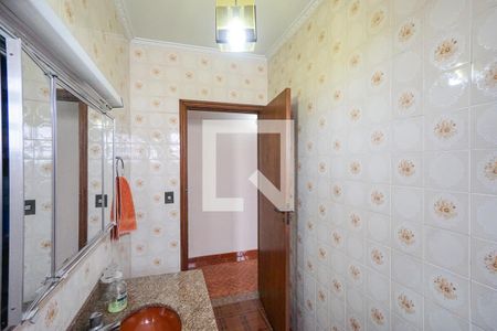 Casa à venda com 242m², 3 quartos e 6 vagasBanheiro social