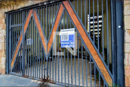 Casa à venda com 250m², 3 quartos e 2 vagasFachada