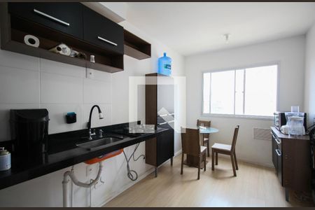 Sala/cozinha de kitnet/studio à venda com 1 quarto, 24m² em Paraíso do Morumbi, São Paulo