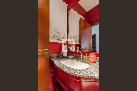 Casa à venda com 300m², 3 quartos e 2 vagasLavabo