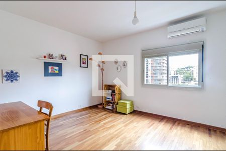 Casa à venda com 300m², 3 quartos e 2 vagasSuíte 1