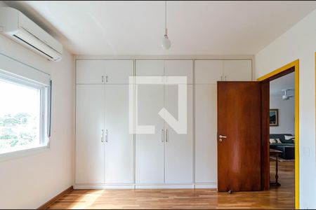 Casa à venda com 300m², 3 quartos e 2 vagasSuíte 1