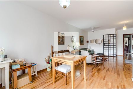 Casa à venda com 300m², 3 quartos e 2 vagasSala andar superior