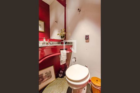 Casa à venda com 300m², 3 quartos e 2 vagasLavabo