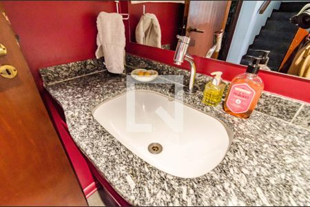 Casa à venda com 300m², 3 quartos e 2 vagasLavabo