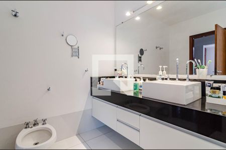 Casa à venda com 300m², 3 quartos e 2 vagasBanheiro da suíte 3