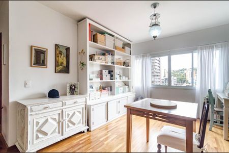 Casa à venda com 300m², 3 quartos e 2 vagasSala andar superior